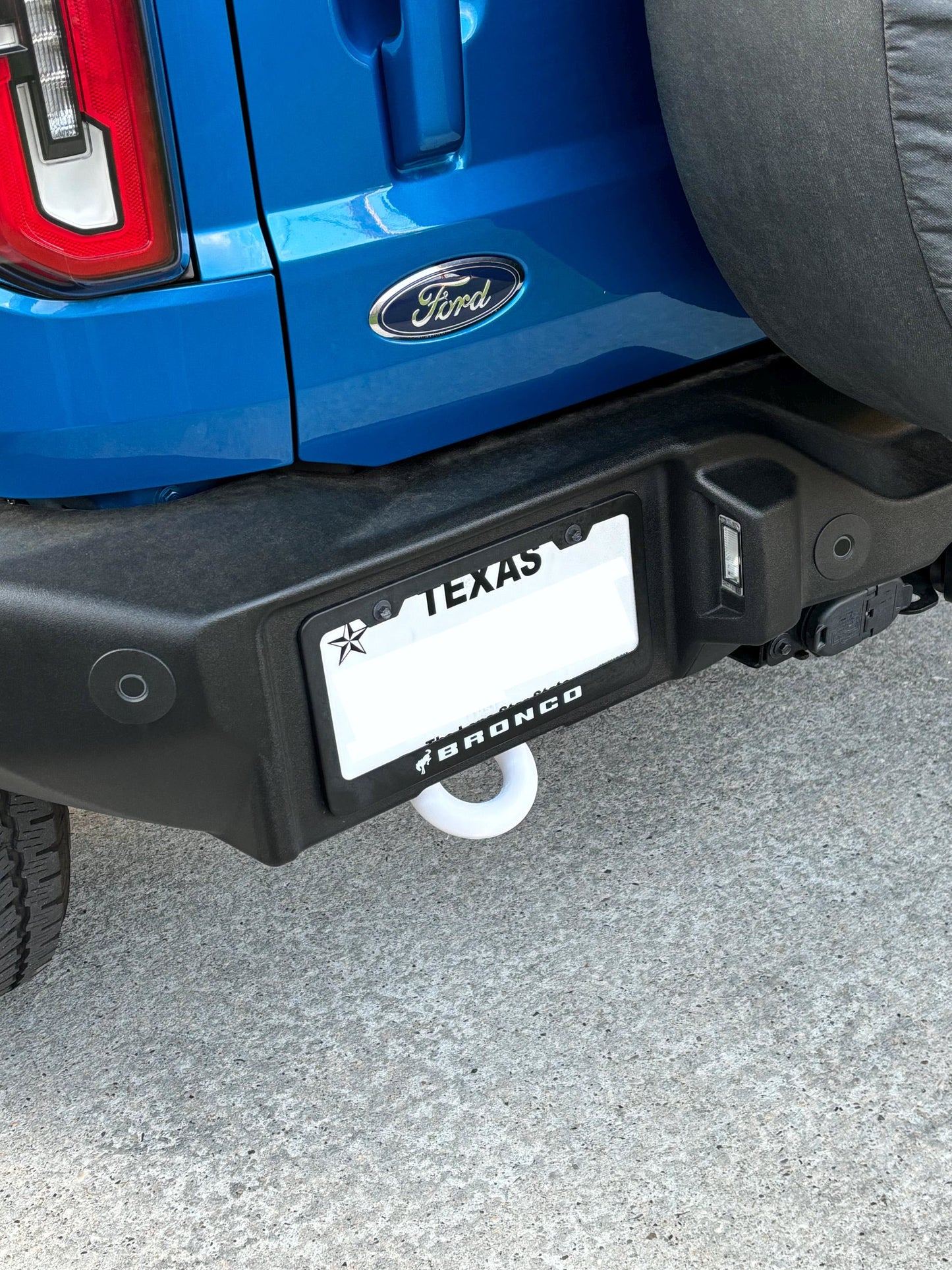 White tow hook cover on rear tow hook of 6th generation Ford Bronc Outer Banks