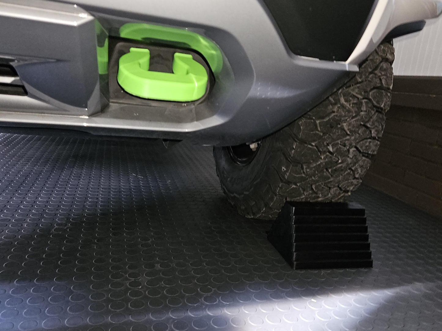 2015+ Chevrolet Colorado and GMC Canyon Snap-Fit Tow Hook Covers